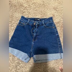 Women Fashion Nova shorts size 5/6